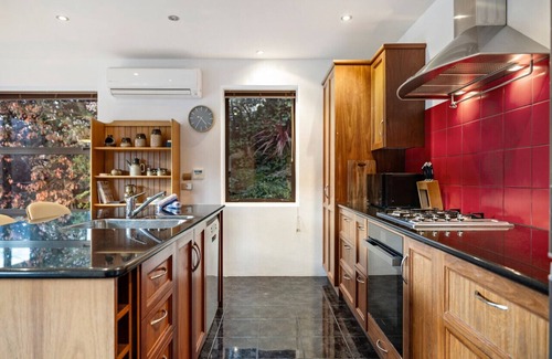 Kelvin Heights House | Lake views - close to airport and ski fields