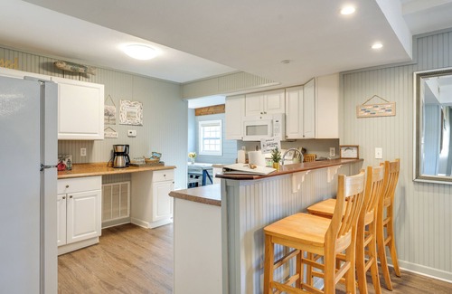 Cape Fair Apartment | Lake Views & Community Perks: Cape Fair Apartment!