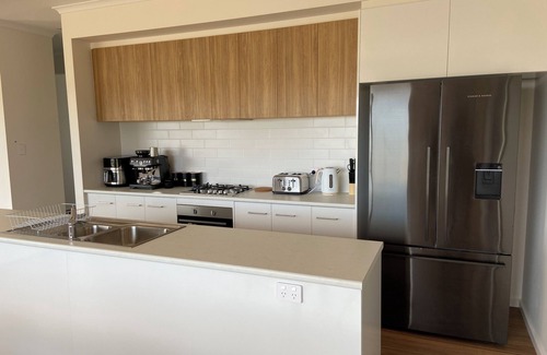 Alexandrina House | Lake views | Fire pit | PS4 | Netflix | Kids toys | Ducted A/C