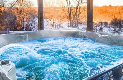 The Galena Territory House | Lake Views! Hot Tub! Family & Pet Friendly!