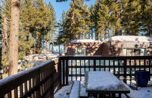 Al Tahoe House | Lake Views in 3bdr Family Home w/Hottub