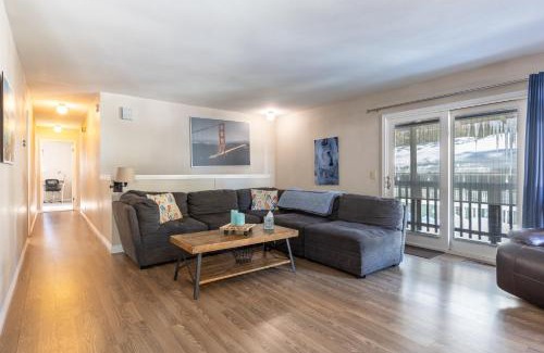 Al Tahoe House | Lake Views in 3bdr Family Home w/Hottub