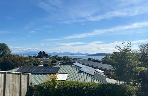 Hilltop House | Lake views in great area