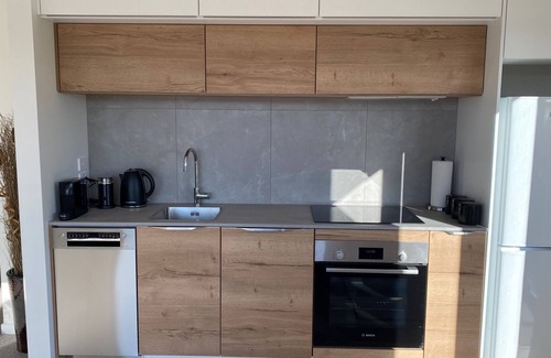 Wanaka Apartment | Lake views - new apartment with room to relax