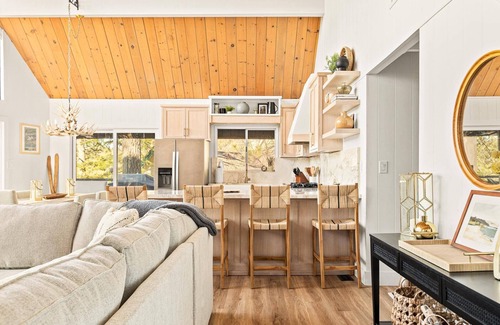 Lake Arrowhead Cabin | Lake Views Remodeled Game Room Fire Pit Studio