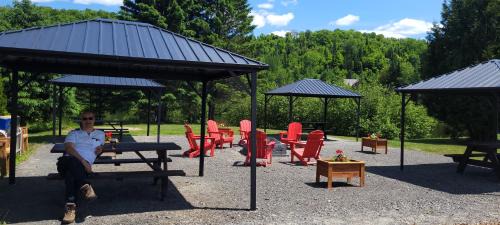 Saint-Faustin-Lac-Carre Ski Chalet | Lake views, spa, king bed, Golf Club amenities
