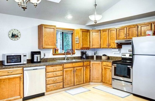 McKenna House | Lake Views w/Hot Tub+Pet Friendly
