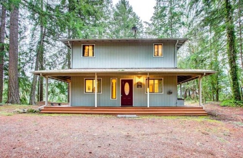 McKenna House | Lake Views w/Hot Tub+Pet Friendly