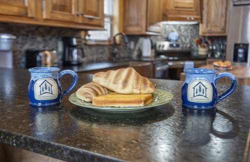 Branson House | Lake Views with Access, Private Hot Tub, Billiards, SDC Tickets!