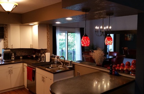 South Bend House | Lake views within walking distance to Notre Dame!