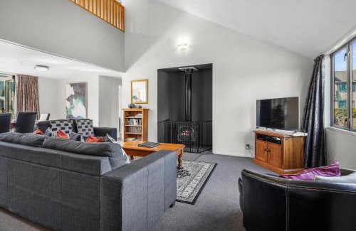 Hanmer Springs Villa | * LAKE VILLA 458 *