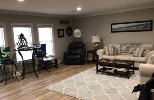 Lake Shore - Lake Vista House | Lake Vista area, safe and family friendly neighborhood, next to city parkn