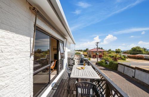 Waipahihi House | Lake Vista at Two Mile Bay- Taupo Central Home