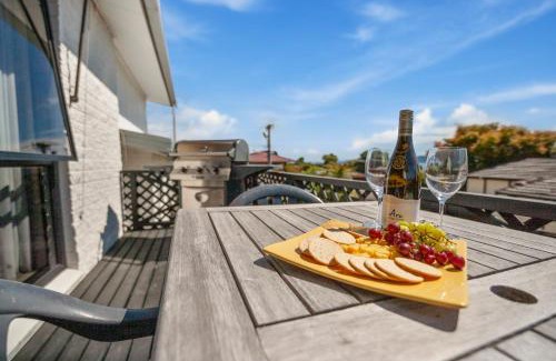 Waipahihi House | Lake Vista at Two Mile Bay- Taupo Central Home
