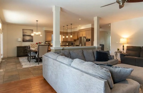 Stoney Creek House | Lake Vista Family Retreat