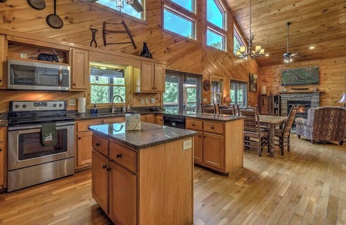 Ridges Over the Lake Cabin | Lake Vista Lodge- Beautiful Mountain and Lake View | Hot Tub | Game Room | Firepit