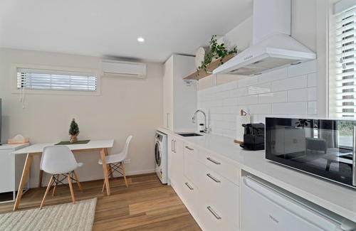 Sunshine Bay Apartment | Lake Wakatipu & Mountain Views, Close To Downtown
