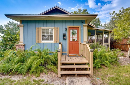 Lake Wales House | Lake Wales Vacation Rental with Screened-In Porch!