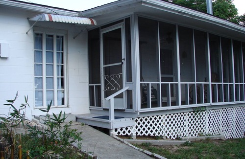 Lake Wales House | Lake Wales waterfront Blue Lake, water sports fishing, swimming, boating.