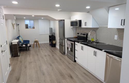 Stoney Creek Apartment | Lake-Walk House 3 Bed 2 Bath Apt
