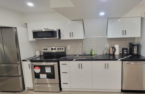 Stoney Creek Apartment | Lake-Walk House 3 Bed 2 Bath Apt