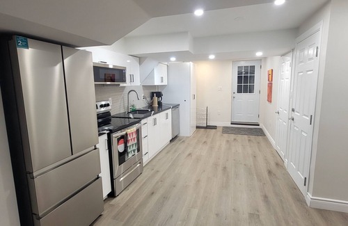 Stoney Creek Apartment | Lake Walk House a 3 Bed 2 Bath Basement Apartment in the Golden Horseshoe