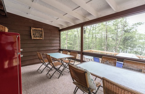 Wallenpaupauk Lake Estates Cabin | Lake Wallenpaupack Cottage with Private Dock, Kayak and Paddle Boards