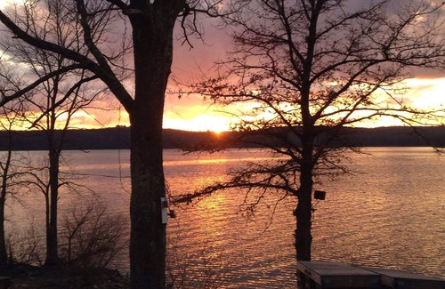 Greentown House | Lake Wallenpaupack Getaway with Hot TUB in Gazebo. Clean and Charming!
