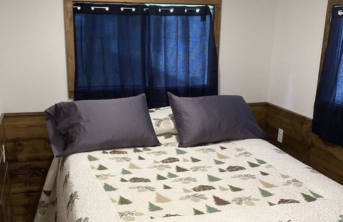 White Mills House | Lake Wallenpaupack Getaway 2 mins to lake