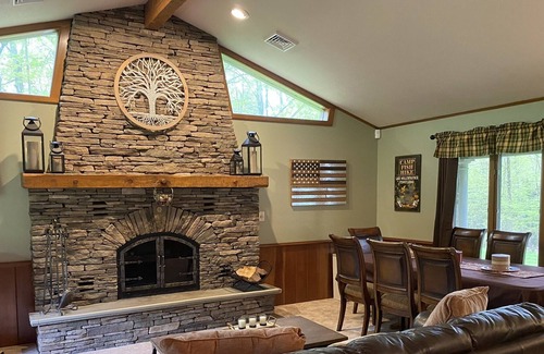 Greentown House | Lake Wallenpaupack Private/ tranquil house indoor hot tub on 8 private acres