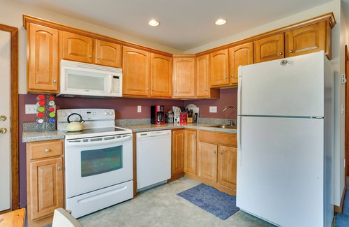 Greentown House | Lake Wallenpaupack Summer Getaway w/Pool Access!
