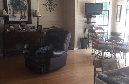 Glen Allan House | Lake Washington Fishing Lodge 4 Bedroom 5 Bathrooms!!