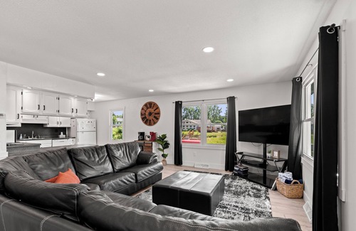 Enchanted Hills House | Lake Wawasee/HOT TUB/GAME ROOM/PONTOON RENTAL