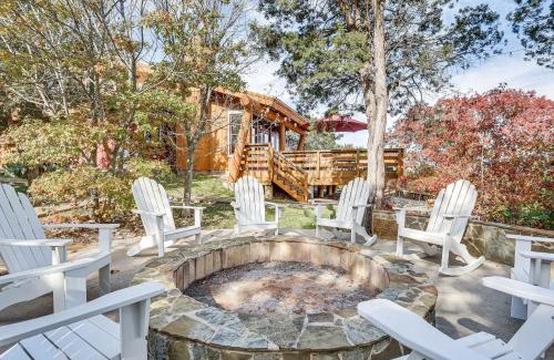 Morgan House | Lake Whitney Cabin with Hot Tub and Fire Pit!