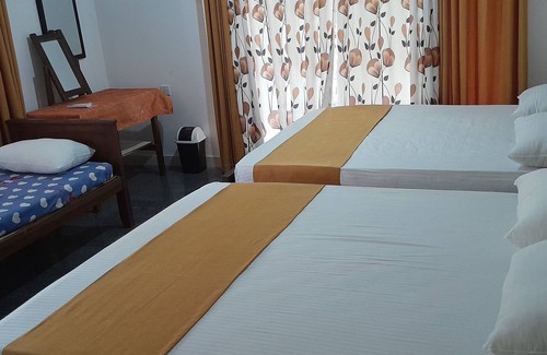 Anuradhapura Hotel | Lake wind villa