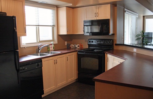 East Kootenay Condo | Lake Windermere Beach-themed Family Condo - 5 min. walk to Beach/20 min. to Ski!