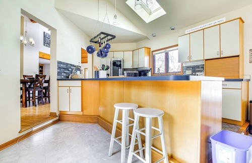 Menasha House | Lake Winnebago Family Retreat: Dock & Deck!