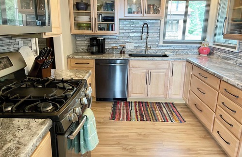 Fox Crossing Cottage | Lake Winnebago Getaway!