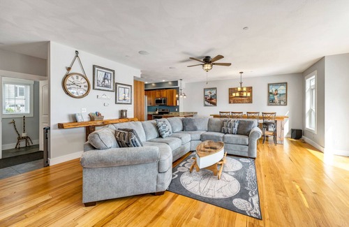 Weirs Beach House | 🌟Lake Winni 4 Bedroom home at Akwa Marina! 🌅⛵️