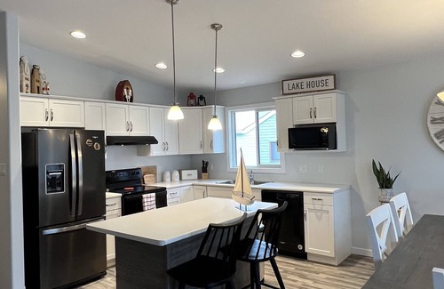 Winnipeg Beach Cabin | π¨π¦ Lake Winnipeg Fishing All-Seasonal Retreat