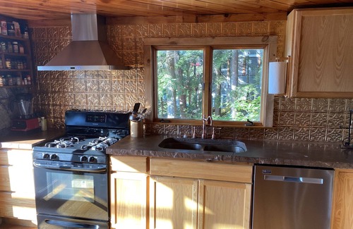 West Alton House | Lake Winnipesaukee/Year round family house, 9min to Gunstock Mtn.