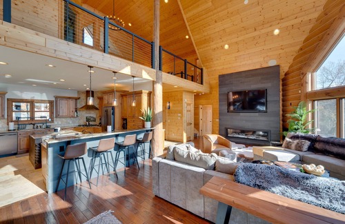 Merrimac Cabin | Lake Wisconsin Lodge w/ Dock & Pool Near Skiing!