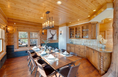 Merrimac Cabin | Lake Wisconsin Lodge w/ Dock & Pool Near Skiing!