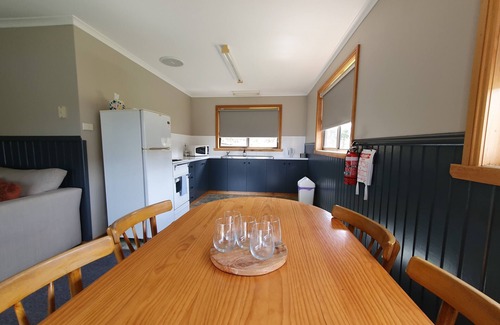 Rawlinna Cabin | Lake Yalleena Nature Retreat