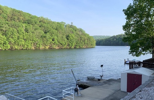 Stevenson Cottage | Lake Zoar cozy 2 Bedroom 1 Bath cottage