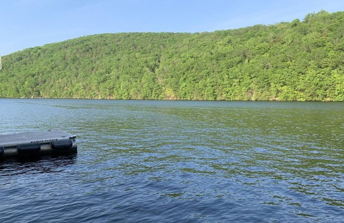 Stevenson Cottage | Lake Zoar cozy 2 Bedroom 1 Bath cottage