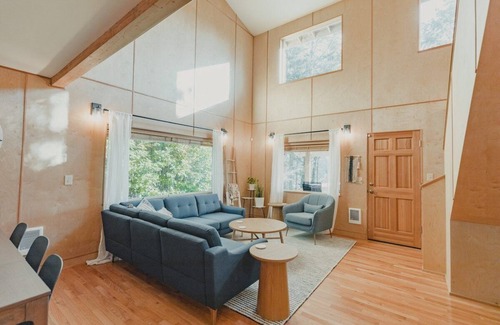 Lakebay Cabin | Lakebay Getaway · Lakebay Getaway: Peaceful Cabin Retreat In Woods