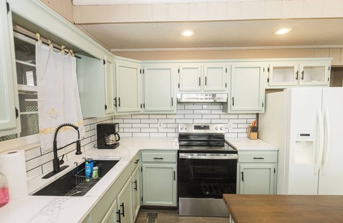 Bremen House | Lakebound and Down! Beautiful waterfront home on Smith Lake