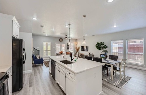 Grand Prairie House | Lakecrest 4-bedroom house with AC in Grand Prairie