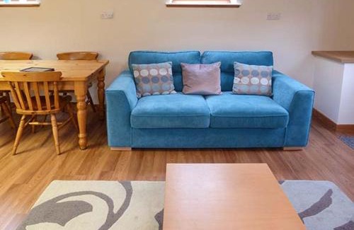 Glen Urquhart House | Lakefield Apartment